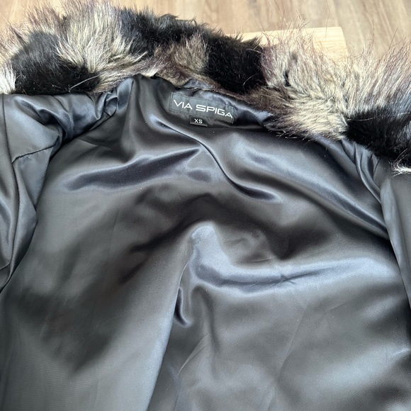 ⭐️SOLD⭐️ Faux Fur Via Spiga 3/4 sleeve coat size extra small - Picture 5 of 8